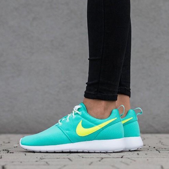 nike roshe mint green